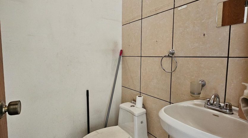 Renta local No.12 en planta alta de Plaza Cisnes