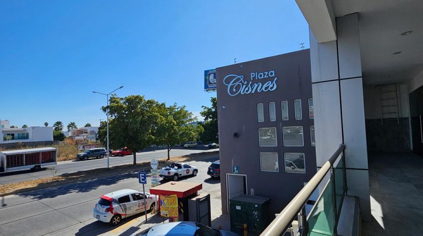 Renta local No.12 en planta alta de Plaza Cisnes